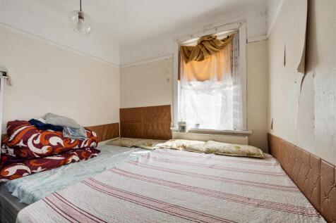 Milton Avenue, E6