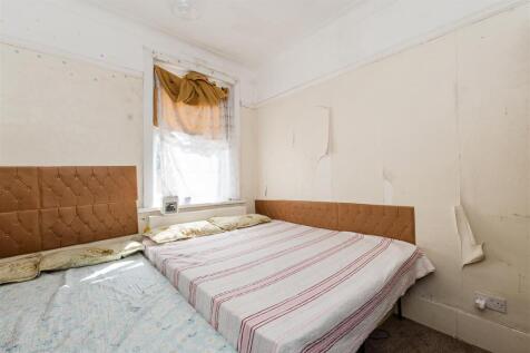 Milton Avenue, E6