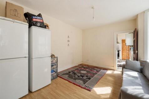 Milton Avenue, E6