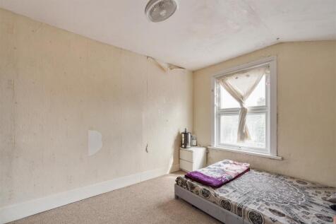 Milton Avenue, E6