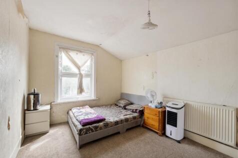 Milton Avenue, E6