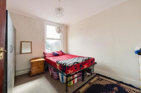 Milton Avenue, E6