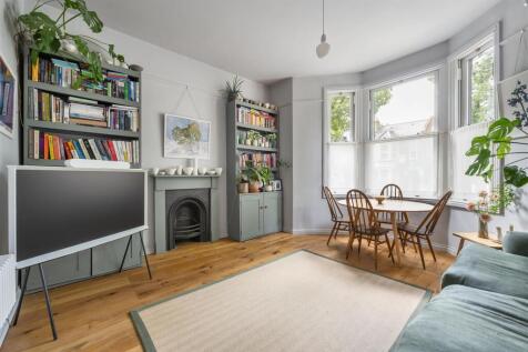Earlham Grove E7
