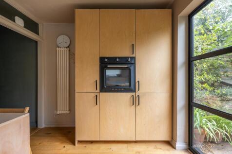 Earlham Grove E7