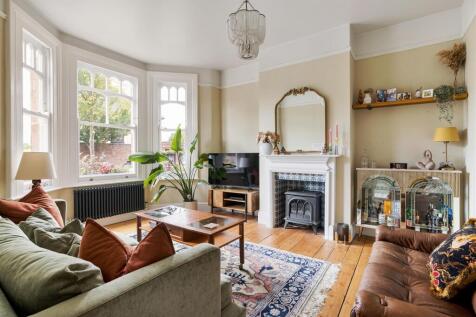 Empress Avenue, E12