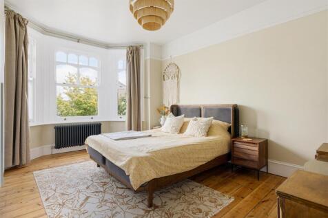 Empress Avenue, E12