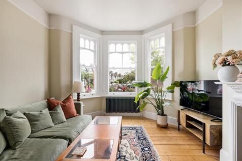 Empress Avenue, E12