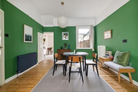 Ruskin Ave, E12