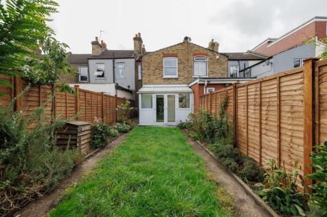 Ruskin Ave, E12