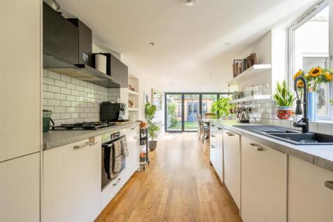 Strone Road E7