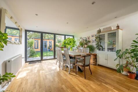 Strone Road E7