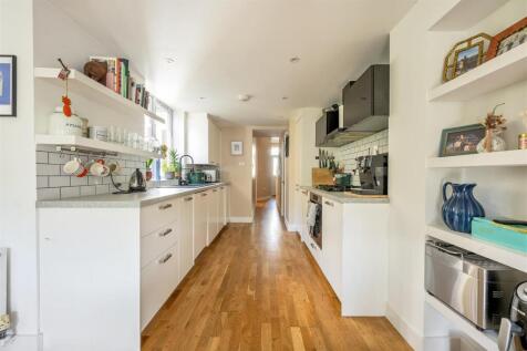 Strone Road E7