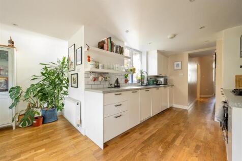 Strone Road E7