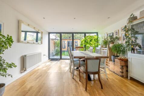 Strone Road E7