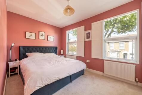 Strone Road E7