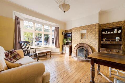 Woodcote Road E11