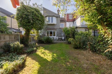 Woodcote Road E11
