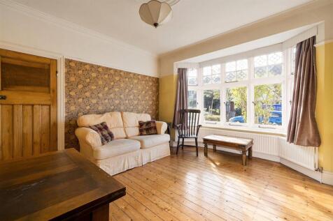 Woodcote Road E11