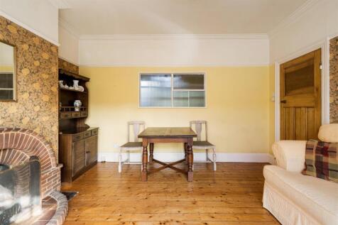 Woodcote Road E11