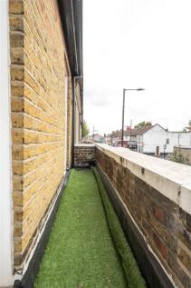 Green Street, E7