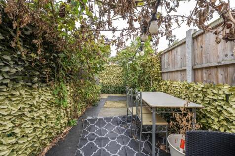 Green Street, E7