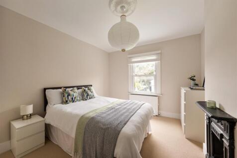 Hainault Road, E11