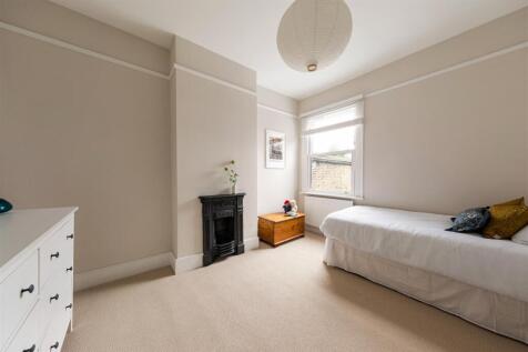 Hainault Road, E11