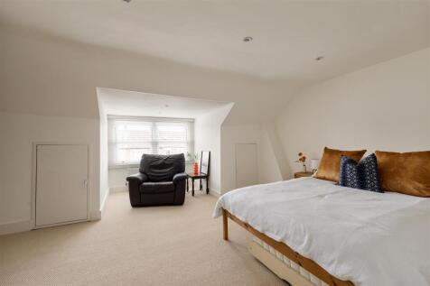 Hainault Road, E11