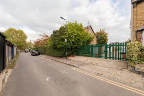 Hainault Road, E11