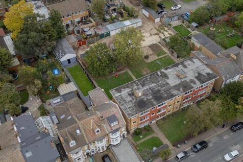 Hainault Road, E11