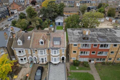 Hainault Road, E11