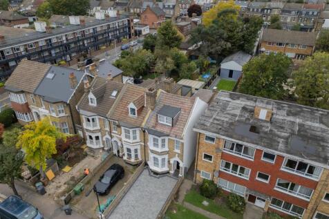 Hainault Road, E11
