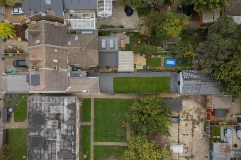 Hainault Road, E11