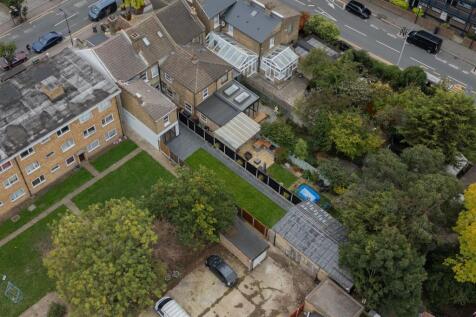 Hainault Road, E11