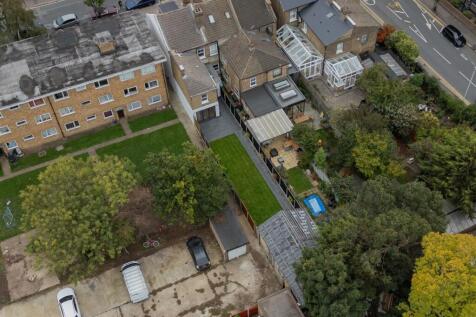 Hainault Road, E11