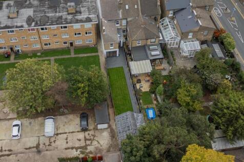 Hainault Road, E11