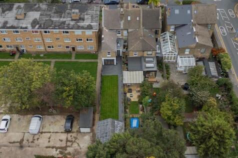Hainault Road, E11