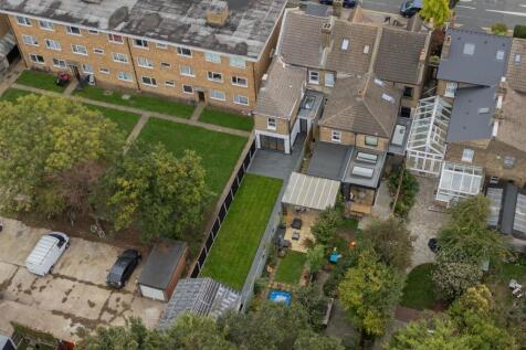 Hainault Road, E11