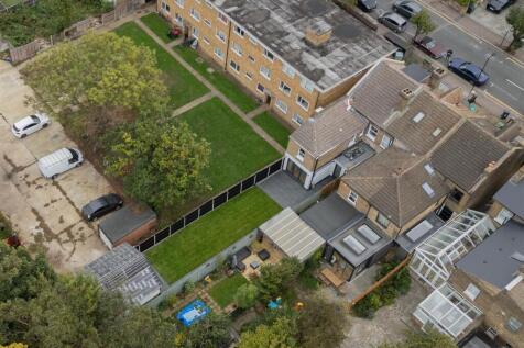Hainault Road, E11