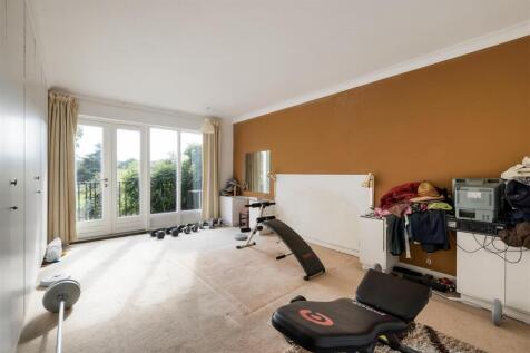 The Warren Drive, E11