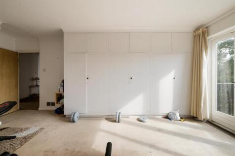 The Warren Drive, E11