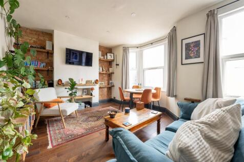 Ernald Avenue, E6