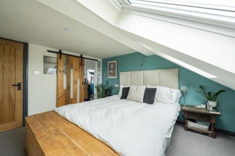 Ernald Avenue, E6