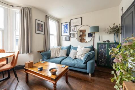 Ernald Avenue, E6