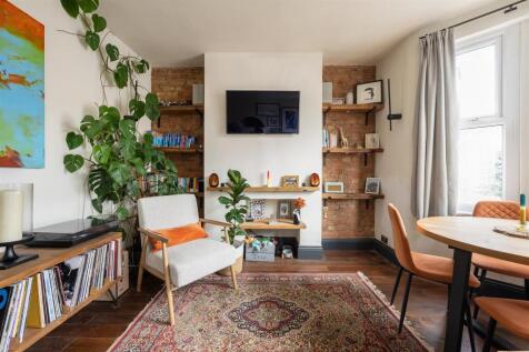 Ernald Avenue, E6