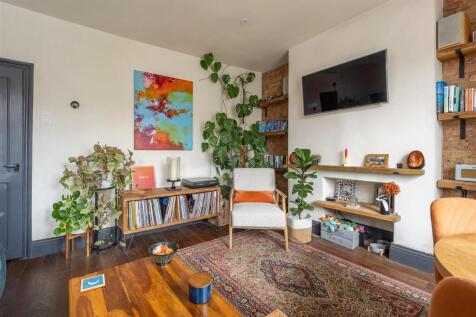 Ernald Avenue, E6