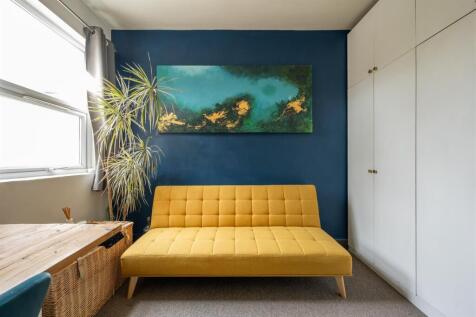Ernald Avenue, E6