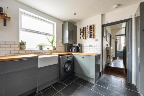 Ernald Avenue, E6