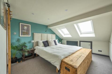 Ernald Avenue, E6