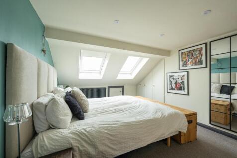 Ernald Avenue, E6